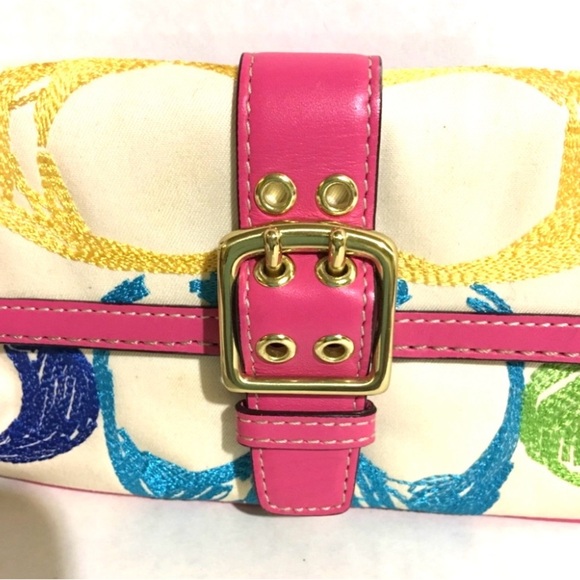 Coach vintage CC signature print canvas wristlet with gold tone hardware - Picture 3 of 5